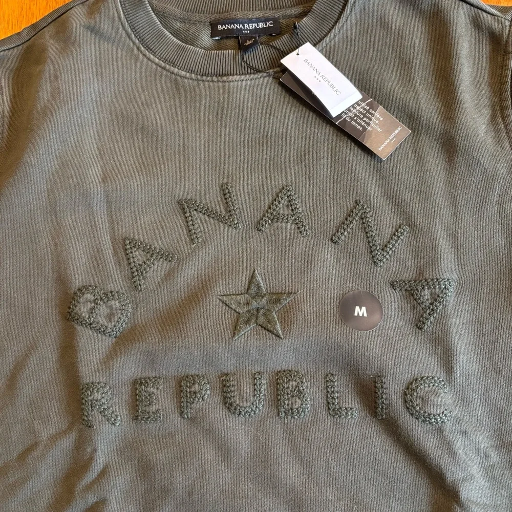 Banana Republic Men's Dark Green Crewneck Sweatshirt size M